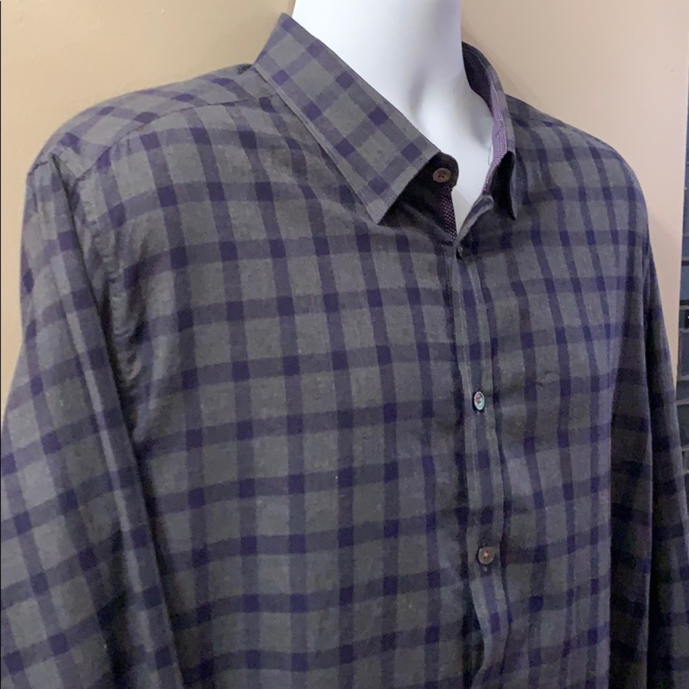 TED BAKER London. Size 7 (17 1/2 inch collar)